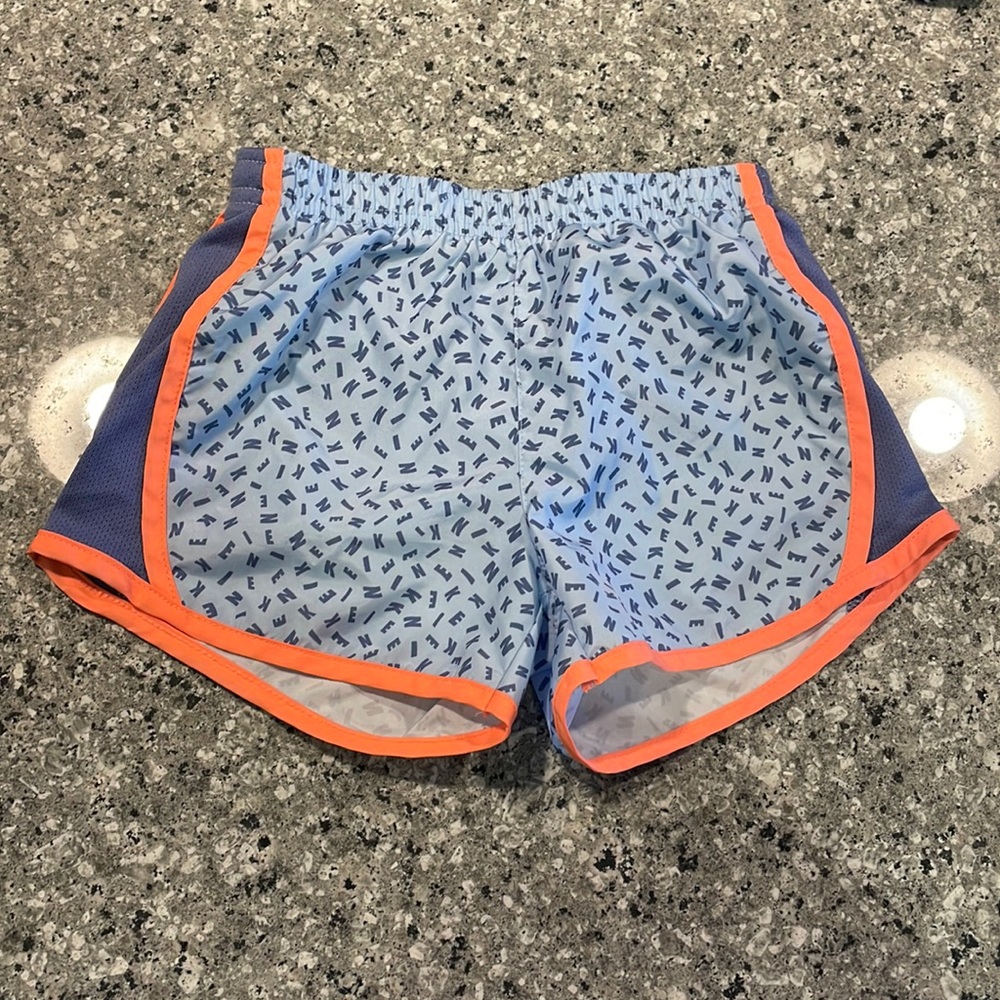 Nike • Girls Medium Shorts